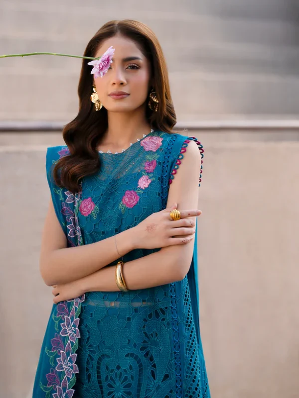 DR-10 | 3 PC Luxury Lawn - Image 2